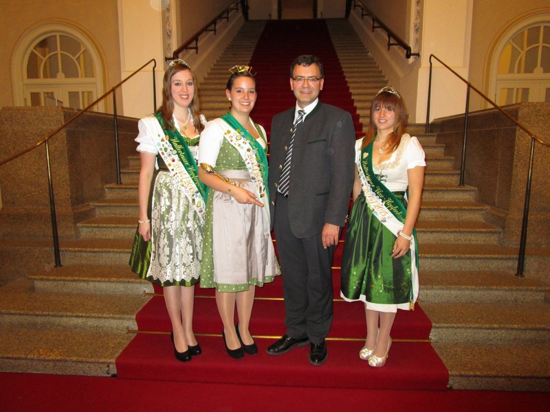 Hallertauer Hopfenhoheiten zu Besuch im Bayerischen Landtag