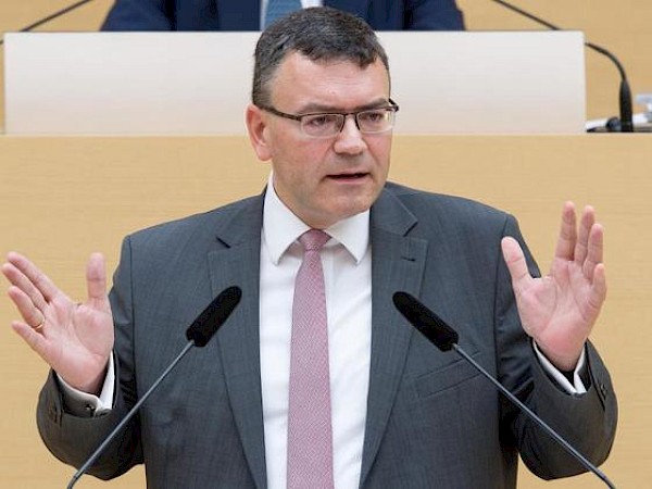 Debatte im Landtag zur Härtefallkommission für Straßenausbaubeiträge