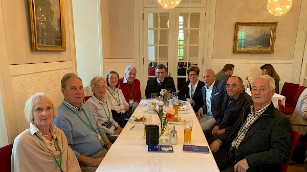 Selbsthilfegruppe der Magenlosen zu Besuch im Bayerischen Landtag