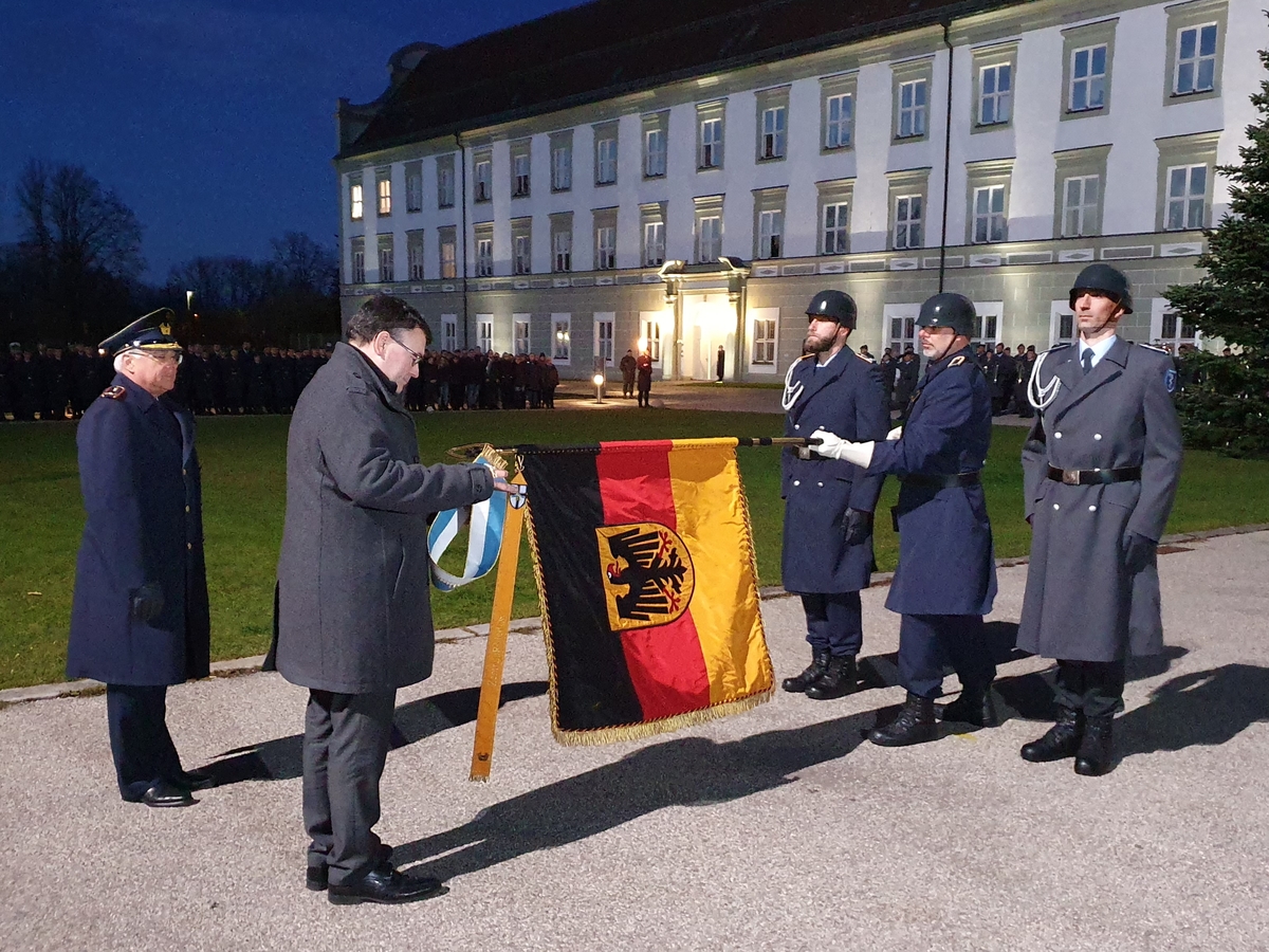 Fahnenband des Ministerpräsidenten für Zentrum für Luft- und Raumfahrtmedizin der Luftwaffe