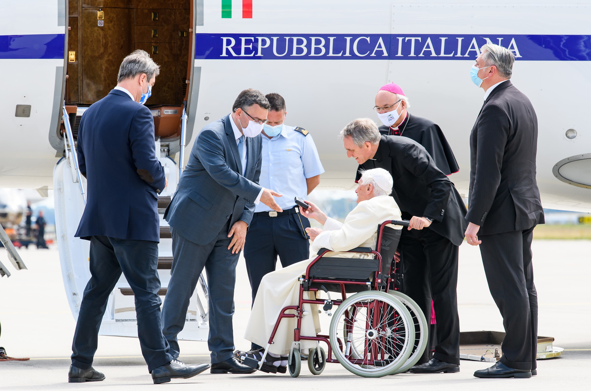 Verabschiedung von Papst Benedikt XVI. am Münchner Flughafen