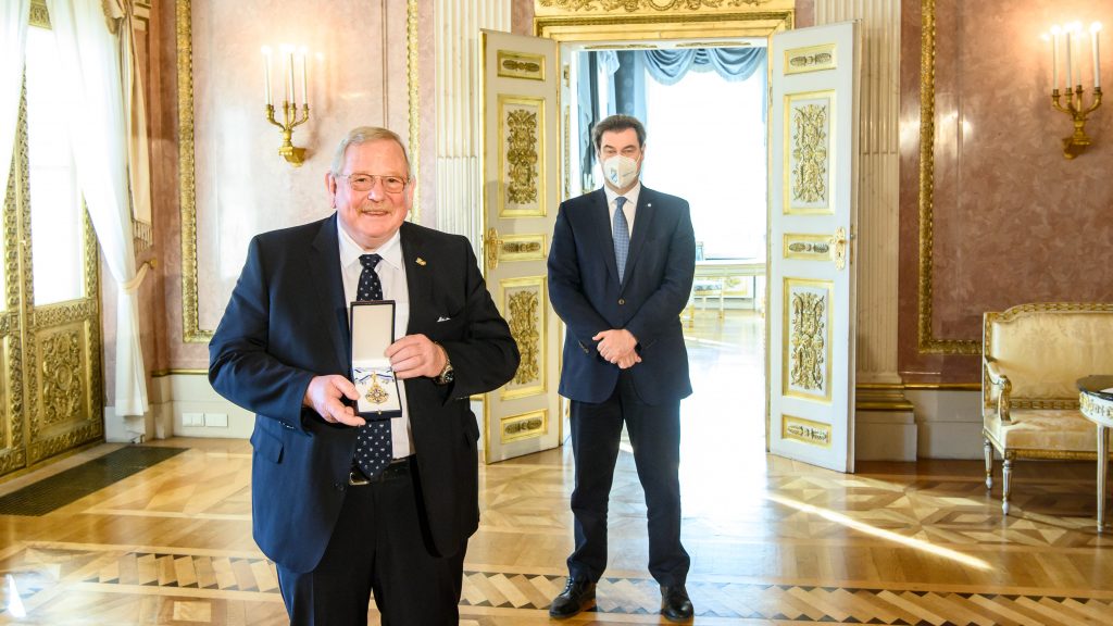 Ministerpräsident Dr. Markus Söder verleiht Bayerischen Maximiliansorden an Astrophysiker Prof. Dr. Reinhard Genzel