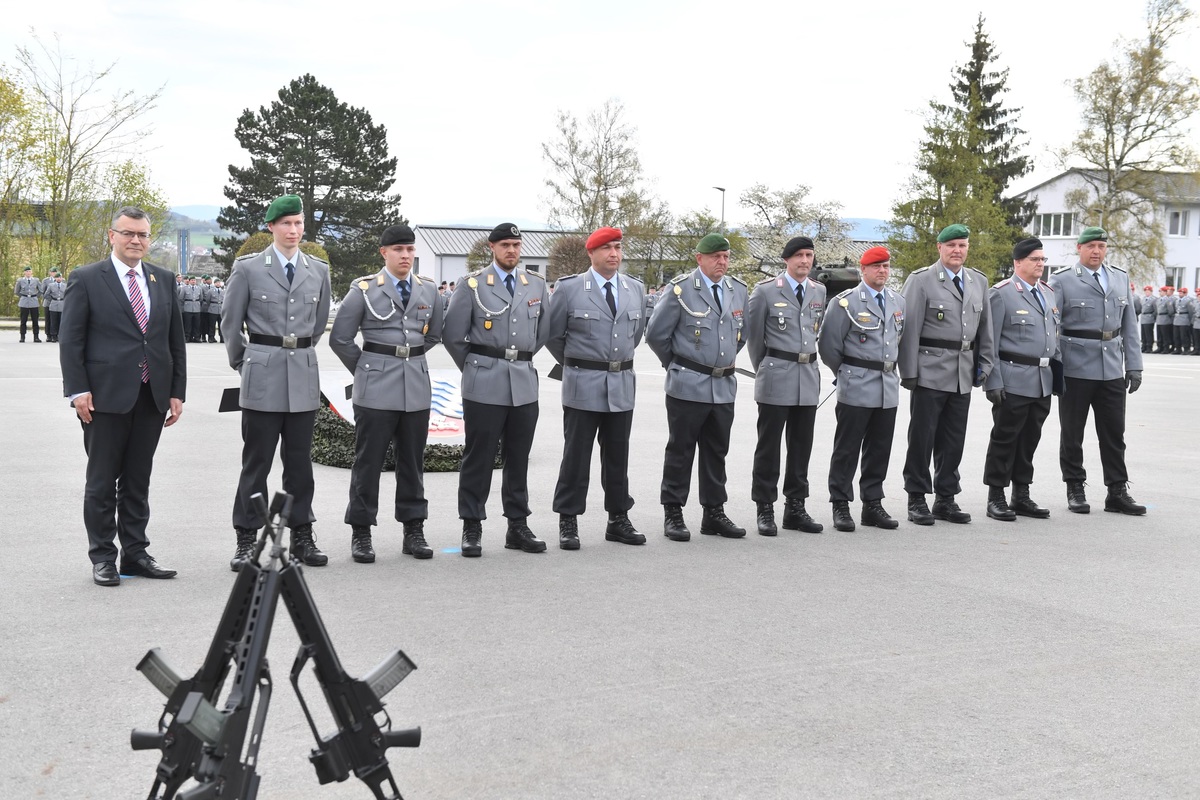 Soldaten der Panzerbrigade 12 „Oberpfalz“ erhalten Ehrenzeichen des Ministerpräsidenten für Verdienste im Auslandseinsatz 