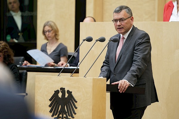 Bundesrat: Bundeswehrsondervermögen - Mindestlohn - Rente - Pflegebonus