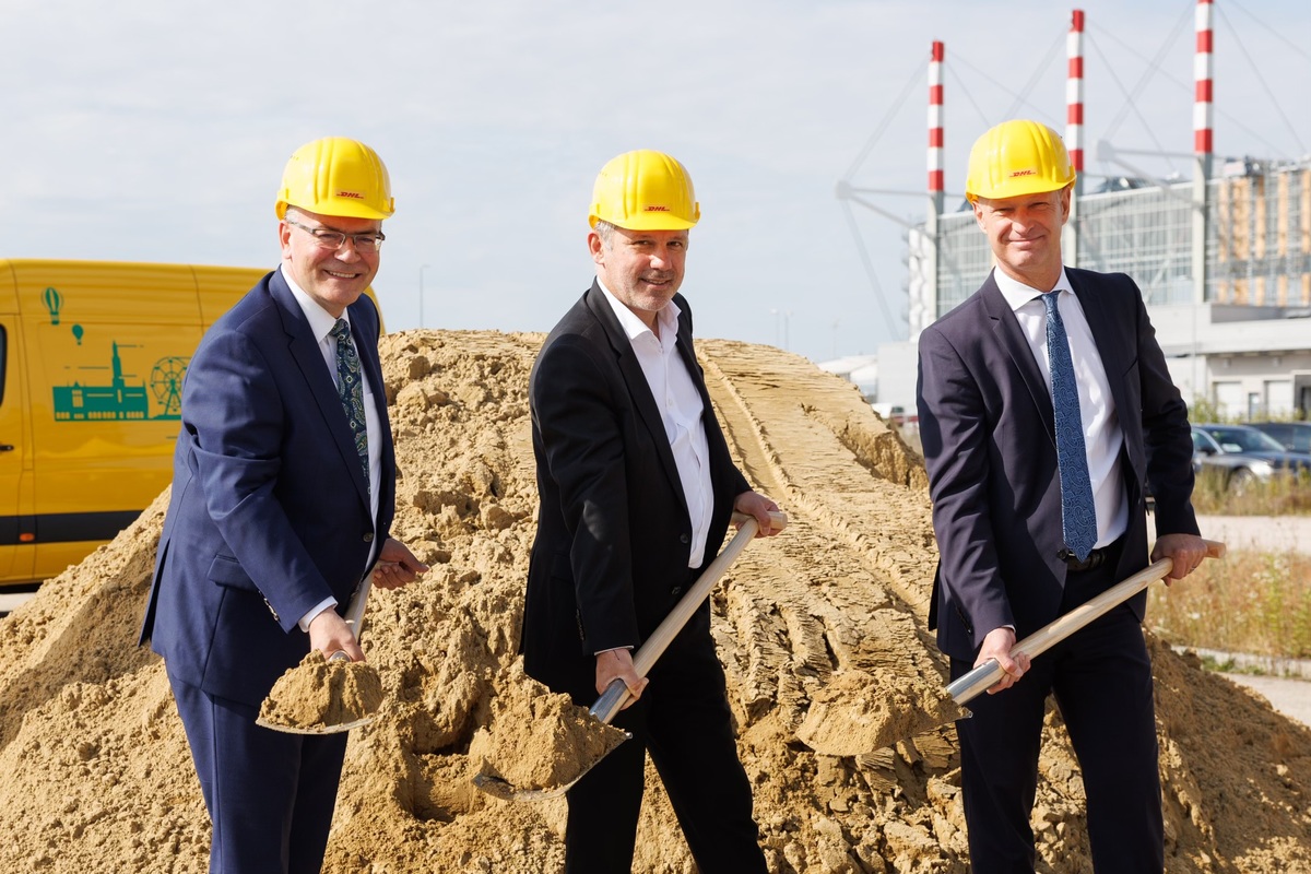 Spatenstich für neues DHL Express Logistik Center