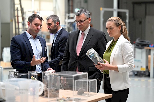 Besuch des Fraunhofer IWKS in Alzenau