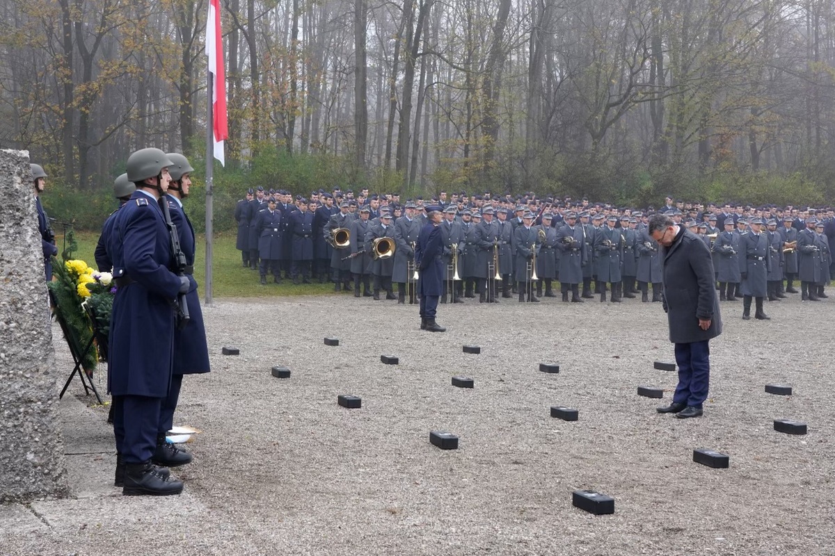 Totenehrung der Luftwaffe zum Volkstrauertag