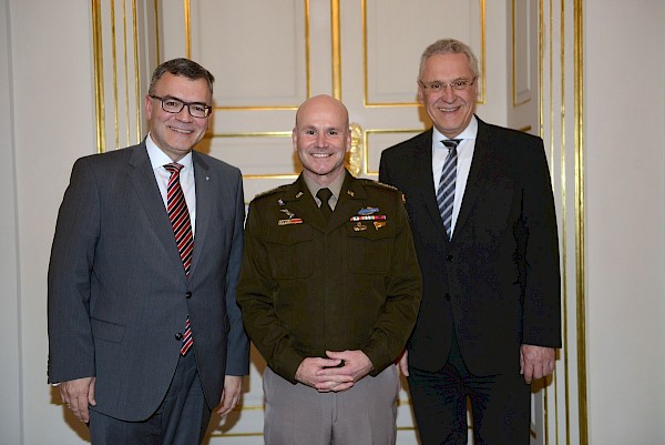 Gespräch mit dem Nato-Oberbefehlshaber in Europa, General Christopher G. Cavoli