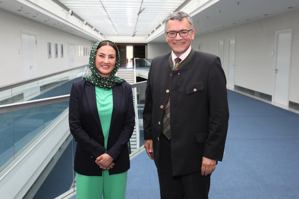 Gespräch mit Botschafterin Maitha Saif Majid Al Mahruqi