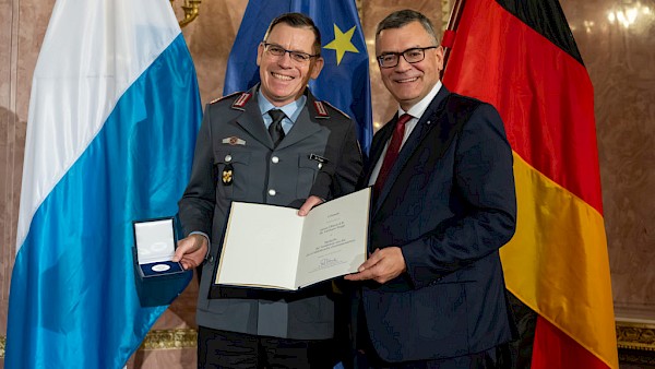 Verleihung der Medaille für Verdienste um die Zivil-Militärische Zusammenarbeit 2024