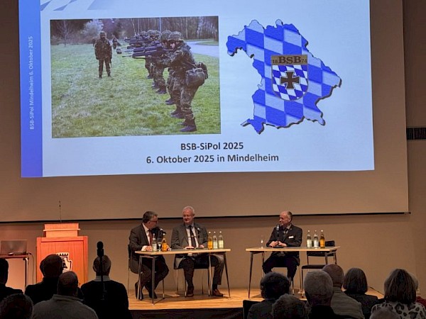 Podiumsdiskussion „Zentrale Herausforderungen für die Landes- und Bündnisverteidigung; brauchen wir ein verpflichtendes Gesellschaftsjahr in Deutschland?“ Podiumsdiskussion „Zentrale Herausforderungen für die Landes- und Bündnisverteidigung; brauchen wir ein verpflichtendes Gesellschaftsjahr in Deutschland?“